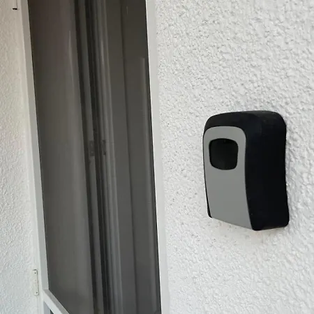 Elia Ofrynion * Orfánion