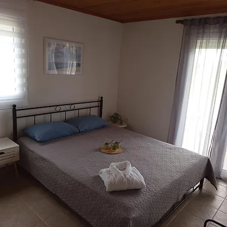 Holiday home Elia Ofrynion *