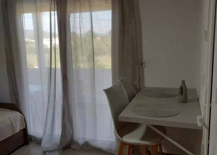 Elia Ofrynion Hébergement de vacances *