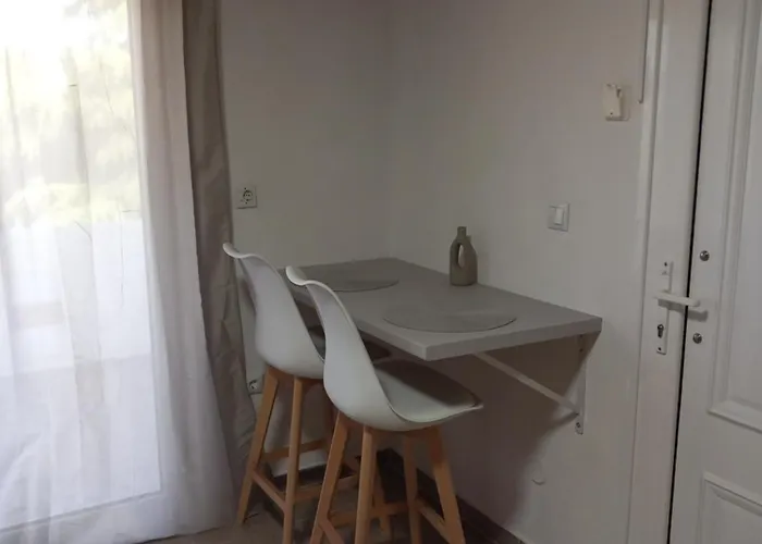 Elia Ofrynion Hébergement de vacances *